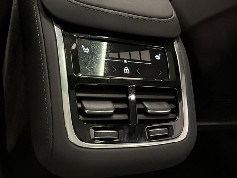 Used 2025 Volvo XC90 B6 Plus image 28