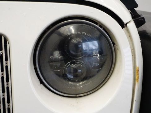 Used 2009 Jeep Wrangler X image 10