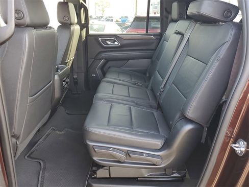 Used 2023 Chevrolet Suburban LT image 14
