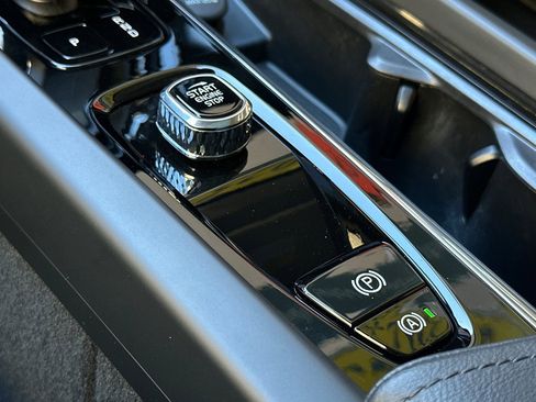 Used 2025 Volvo XC60 B5 Core w/ Protection Package Premier image 25