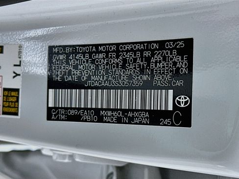 Used 2025 Toyota Prius XLE FWD image 12