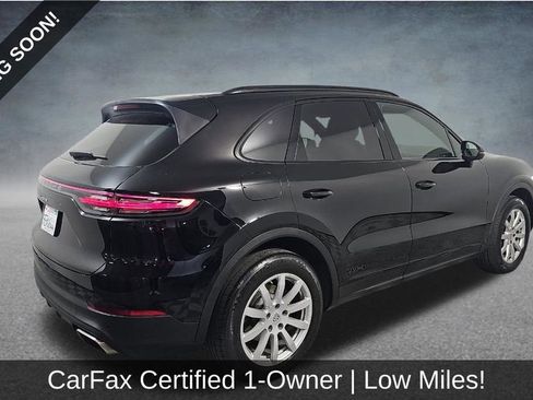 Used 2023 Porsche Cayenne w/ Premium Package AWD/4WD image 2