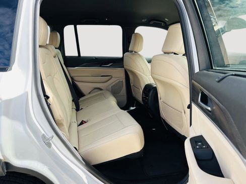 Used 2023 Jeep Grand Cherokee Limited w/ Luxury Tech Group II image 32