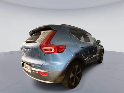 Used 2025 Volvo XC40 B5 Plus AWD/4WD image 2