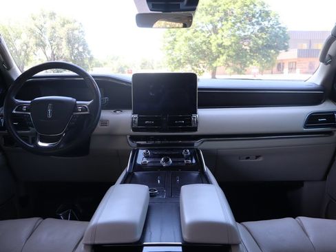 Used 2018 Lincoln Navigator Reserve w/ Technology Package AWD/4WD image 16