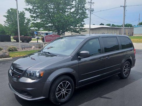 Used 2017 Dodge Grand Caravan SE FWD image 1
