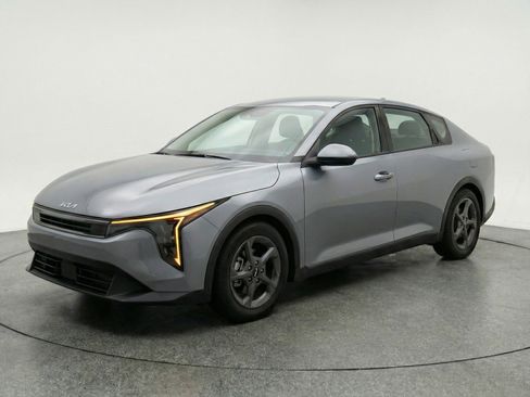 Used 2025 Kia K4 LXS image 3