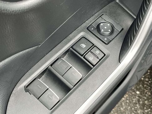 Used 2023 Toyota RAV4 SE image 17