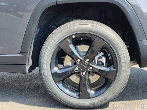 New 2025 Jeep Grand Cherokee L Altitude image 11