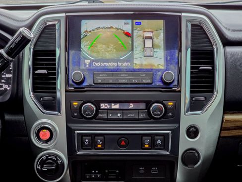 Used 2021 Nissan Titan SL w/ Moonroof Package image 36