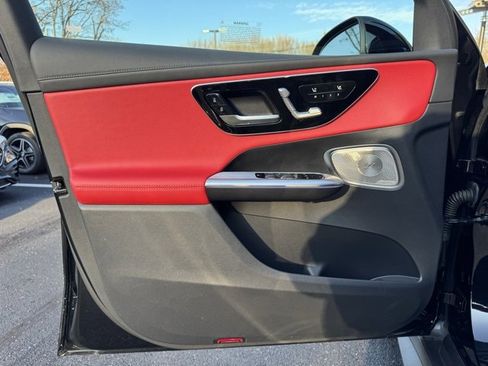 Used 2025 Mercedes-Benz GLC 300 4MATIC image 19