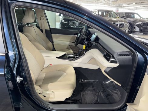Used 2021 Toyota Camry LE image 8