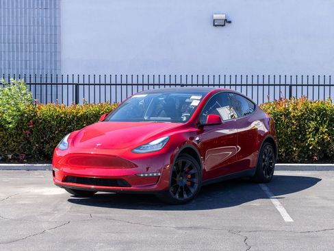 Used 2021 Tesla Model Y Long Range image 16