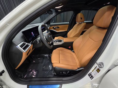 Used 2025 BMW 330i xDrive Sedan w/ Premium Package image 16