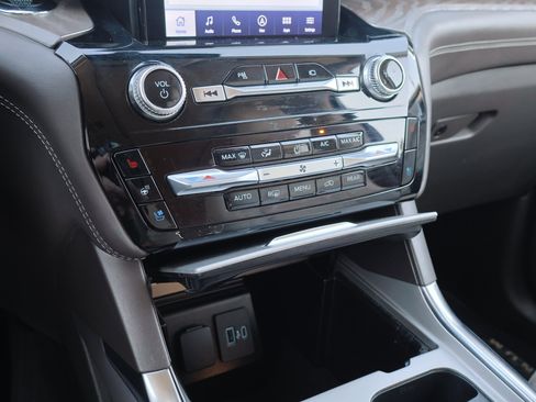 Used 2022 Ford Explorer Platinum w/ Equipment Group 601A image 24