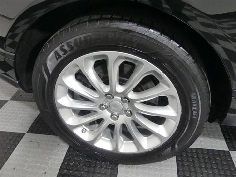 Used 2018 Land Rover Range Rover HSE image 17