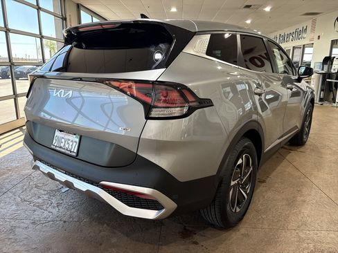 Used 2024 Kia Sportage LX FWD image 2