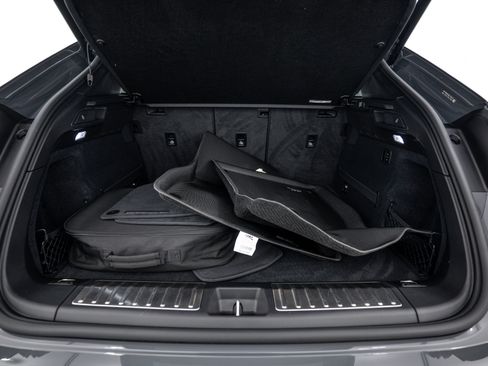 Certified 2025 Porsche Macan 4S Electric AWD/4WD image 26