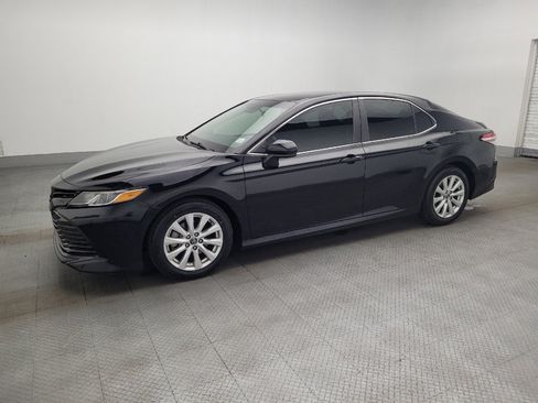 Used 2018 Toyota Camry LE image 2