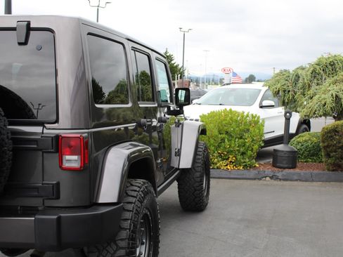 Used 2016 Jeep Wrangler Unlimited Sahara w/ Connectivity Group AWD/4WD image 7