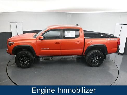 Used 2017 Toyota Tacoma TRD Off-Road w/ Tow Package (A/T) image 16