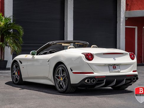 Used 2017 Ferrari California T RWD image 9