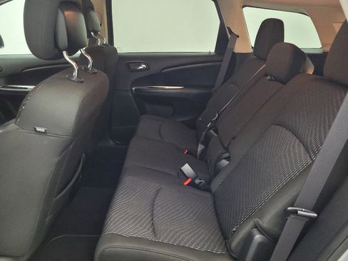 Used 2019 Dodge Journey SE FWD image 18