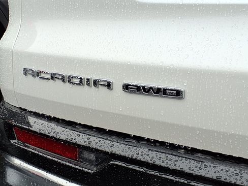 Used 2025 GMC Acadia Denali image 5