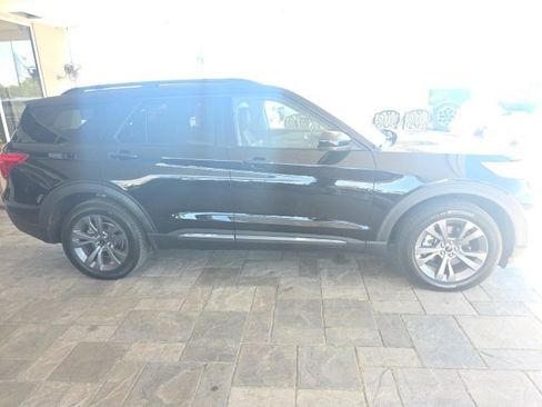 Used 2023 Ford Explorer XLT w/ Equipment Group 202A image 2