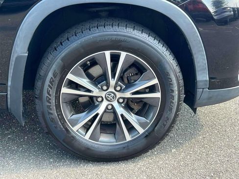 Used 2018 Toyota Highlander Plus AWD/4WD image 10