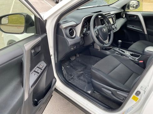 Used 2016 Toyota RAV4 LE image 9