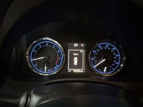 Used 2018 Toyota Corolla SE FWD image 26