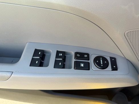 Used 2020 Hyundai Elantra SE image 30