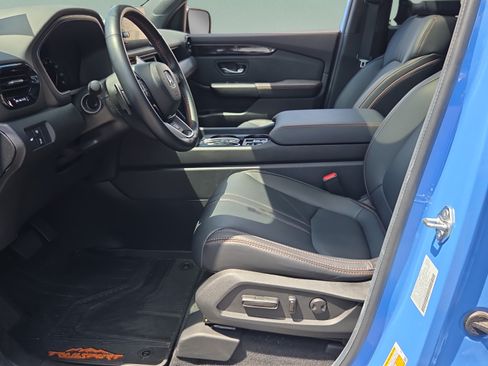 Certified 2025 Honda Pilot TrailSport image 9