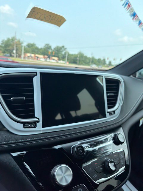 New 2026 Chrysler Pacifica Select FWD image 20