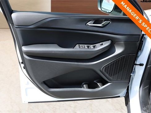 New 2025 Jeep Grand Cherokee Laredo w/ Trailer Tow Package image 10