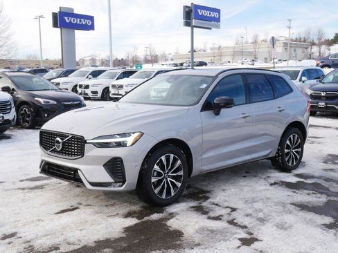 Certified 2025 Volvo XC60 B5 Plus image 3