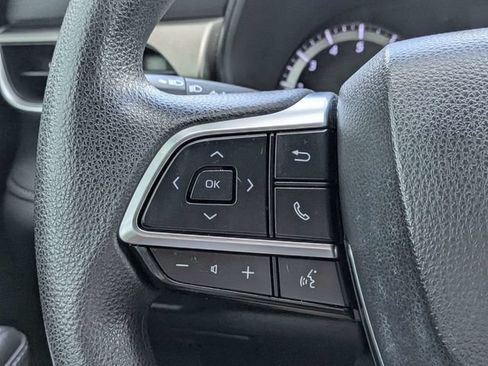Used 2020 Toyota Highlander L FWD image 23