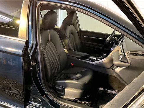 Used 2020 Toyota Camry SE image 8