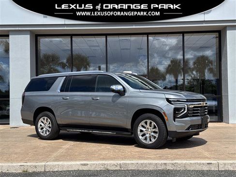 Used 2025 Chevrolet Suburban Premier RWD image 1
