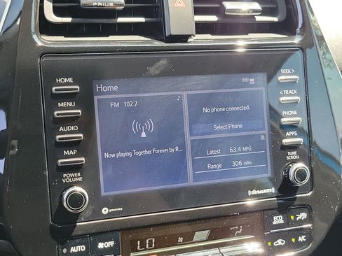 Used 2022 Toyota Prius LE image 32