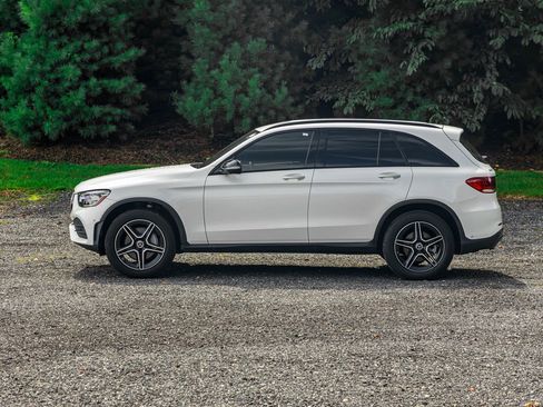 Used 2021 Mercedes-Benz GLC 300 w/ AMG Line image 5