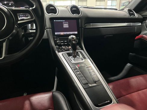 Used 2019 Porsche 718 Cayman RWD image 4
