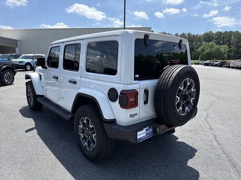 Used 2024 Jeep Wrangler Unlimited Sahara w/ Technology Group AWD/4WD image 5