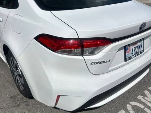Used 2022 Toyota Corolla LE FWD image 16