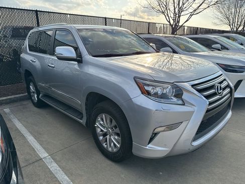 Used 2018 Lexus GX 460 Premium w/ Premium Package image 2