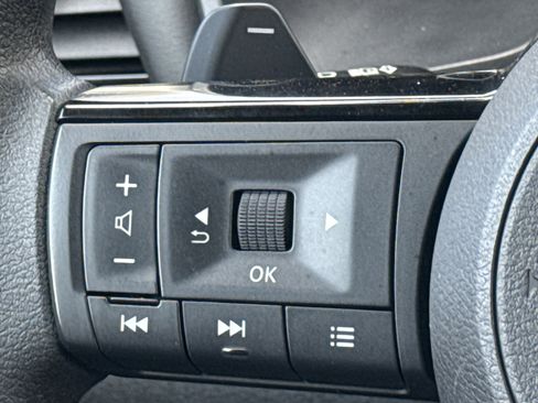 Used 2022 Nissan Rogue SV image 19