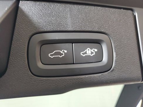 Certified 2026 Volvo XC60 B5 Core AWD/4WD image 12