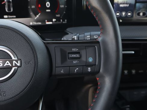 Used 2025 Nissan Kicks SR w/ SR Premium Package FWD image 27
