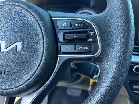 Used 2022 Kia Niro LX image 17